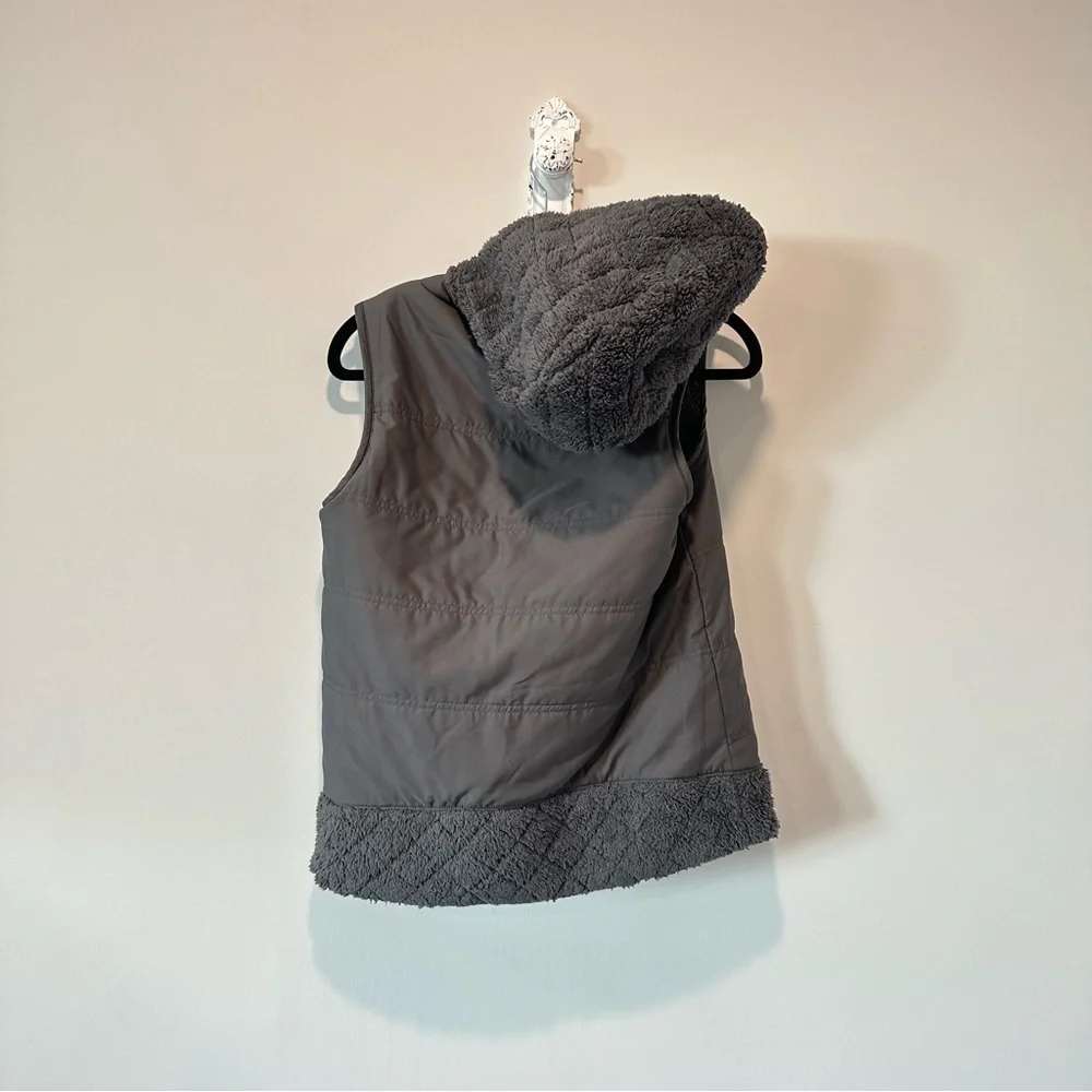 Patagonia Women’s Los Gatos Hooded Fleece Vest - Picture 6 of 8